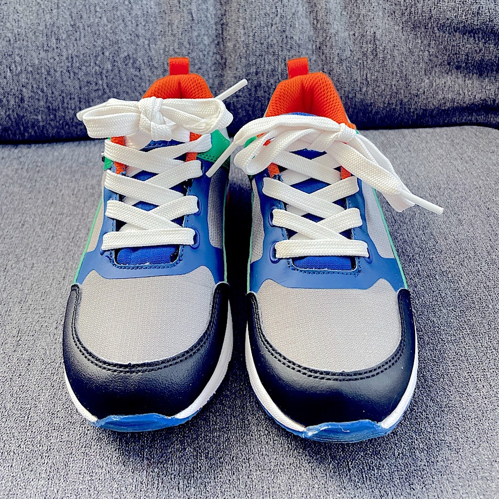 EUC Mountain Warehouse waterproof laced sneakers size 13